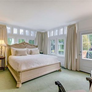 Olivia King Suite